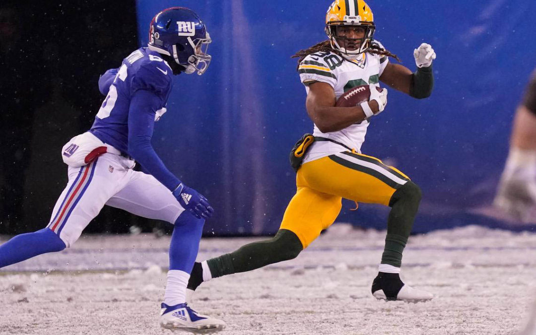 Photos: Packers and Giants face off in the snow